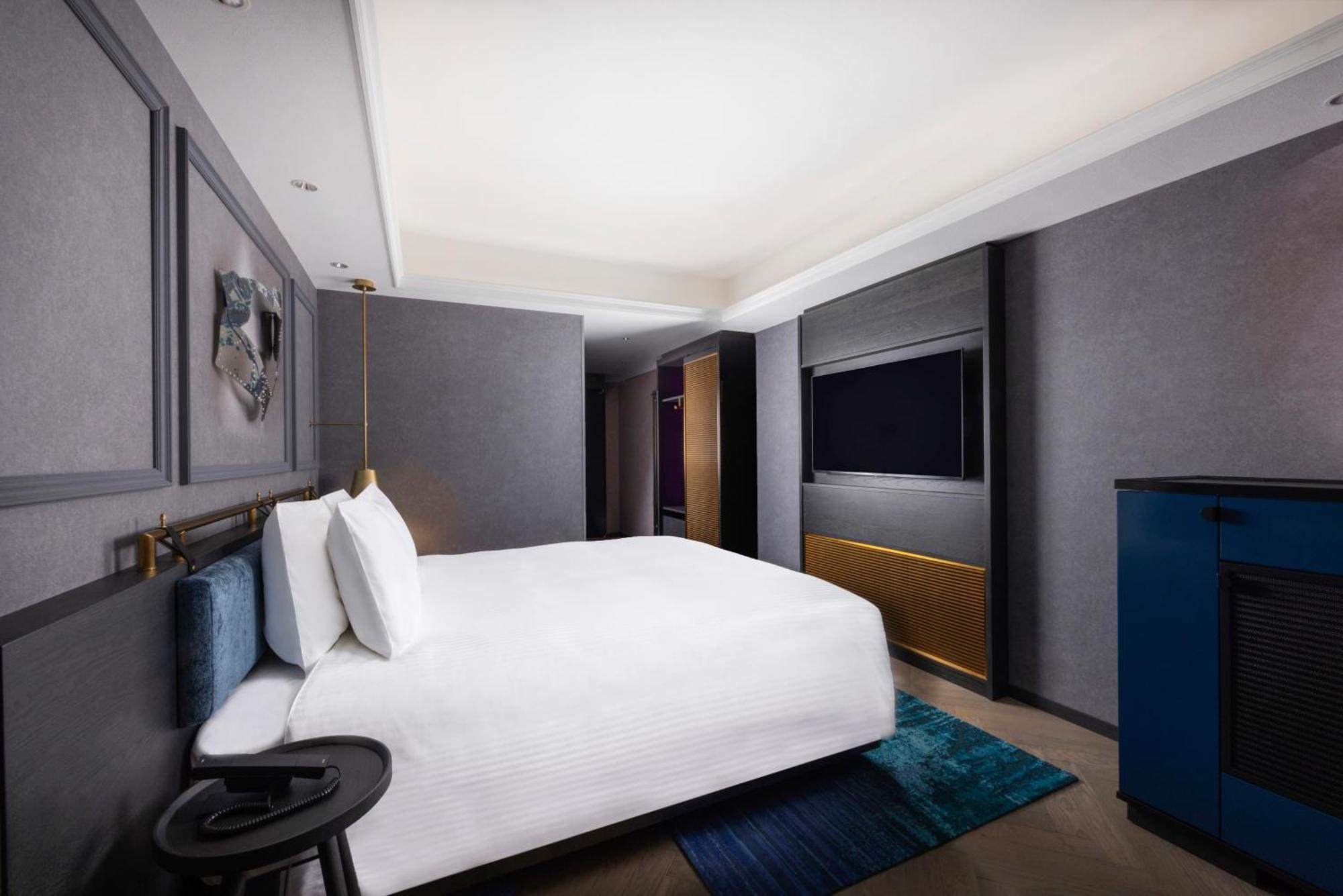 Privilege Room One King Bed Bathtub Non Smoking